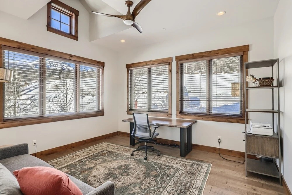 Mountain Oasis Dreams, 7 bedroom home with Hot tub, New listing! 8 Home by RedAwning