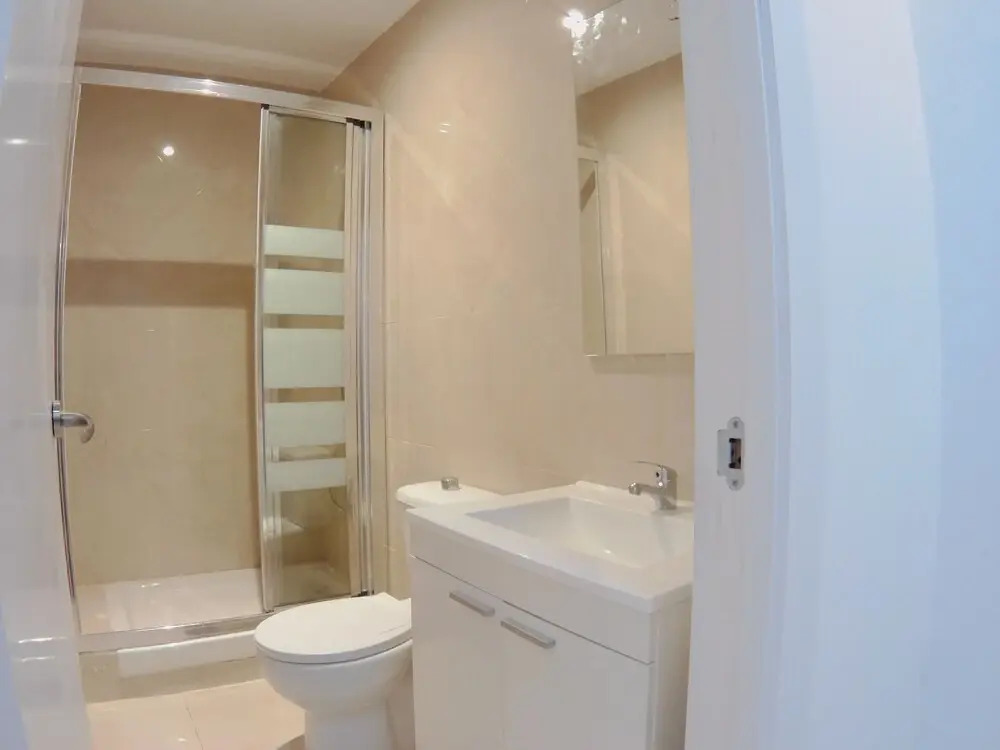 Apartamento interior de 2 Habitaciones cercano al parque Olof Palme AP3