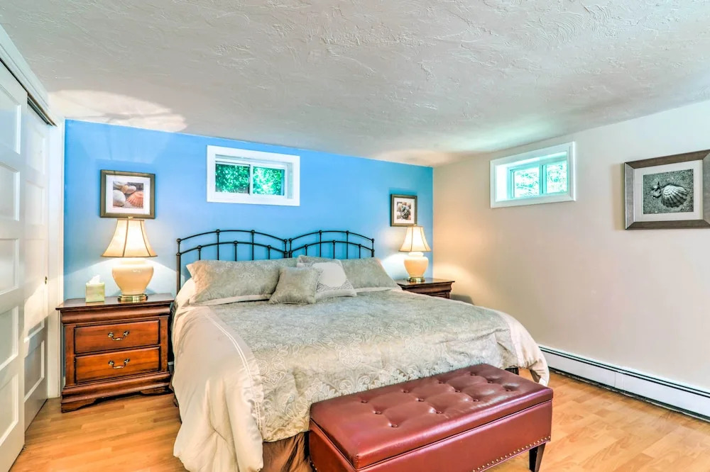 3 Mi to Bourne Scenic Park: Quaint Cape Cod Apt