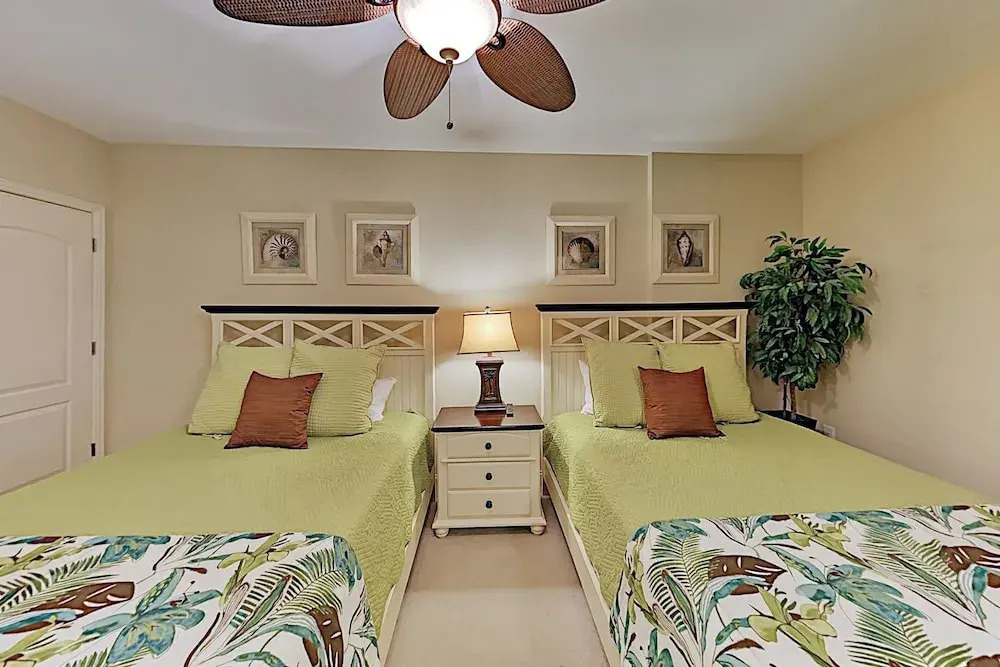 Immaculate Beachfront W/ Resort-style Pools 2 Bedroom Condo