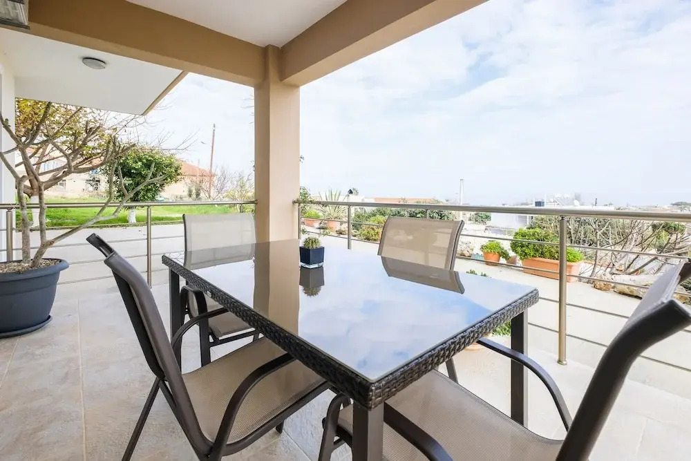 NeSo - Peter's Flat steps to Beach with Great Views