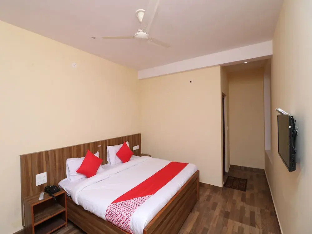 Oyo 29715 Stone Cafe & Rooms