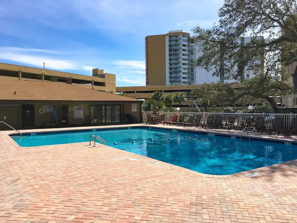 New Listing! Mariners Cove By The Beach 2 Bedroom Condo