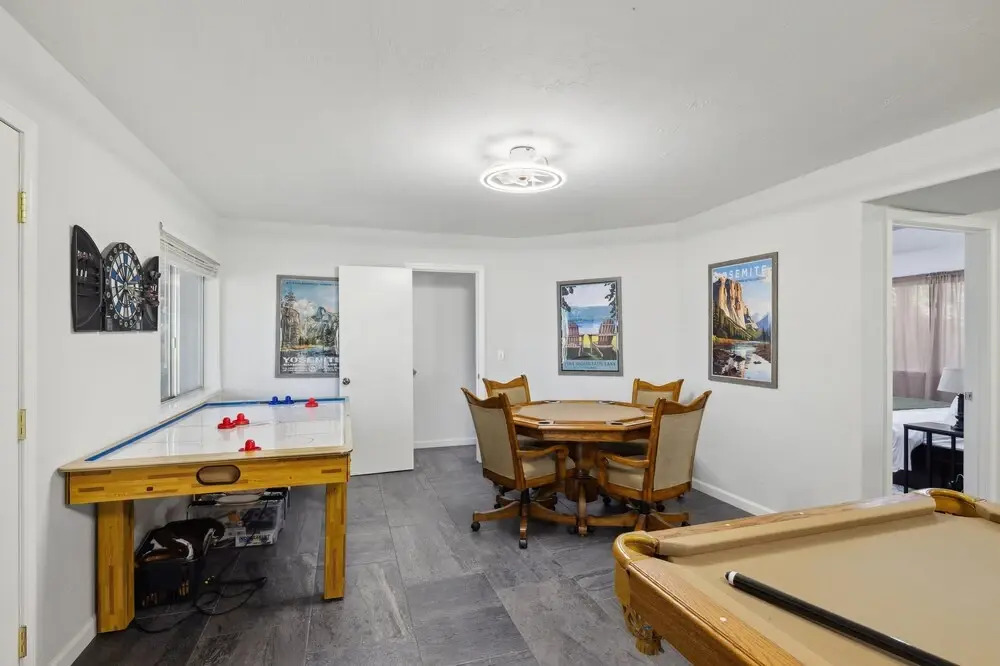 Whispering Pines Retreat 5 Bedroom Home by Yosemite Region Resorts