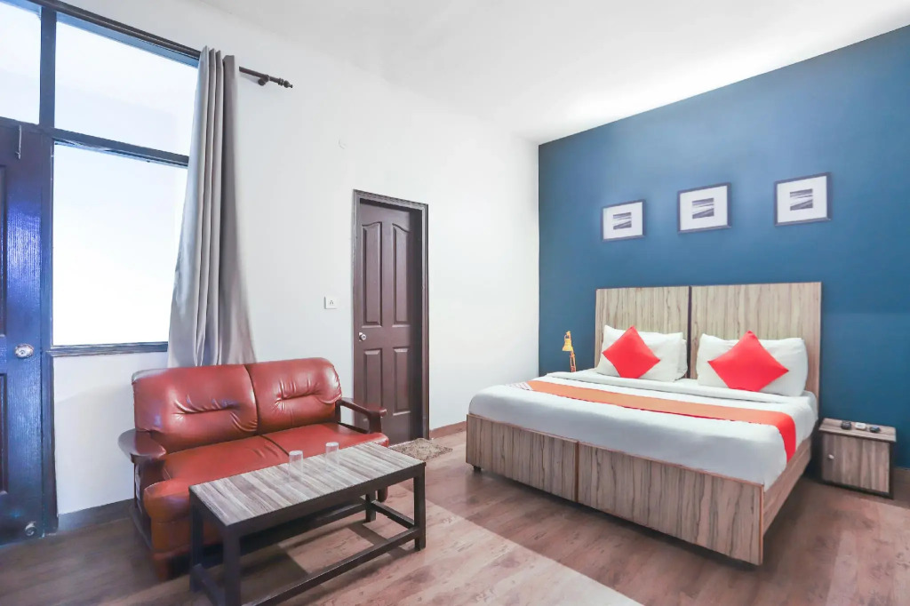 OYO 70620 Golden Villa
