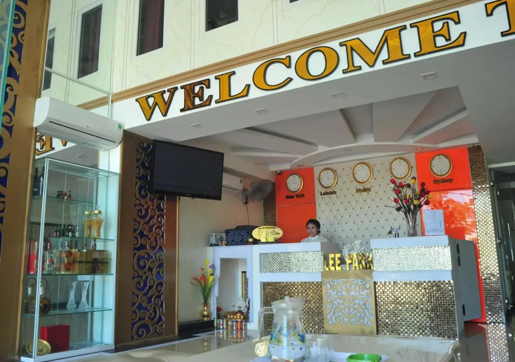Lee Park Hotel