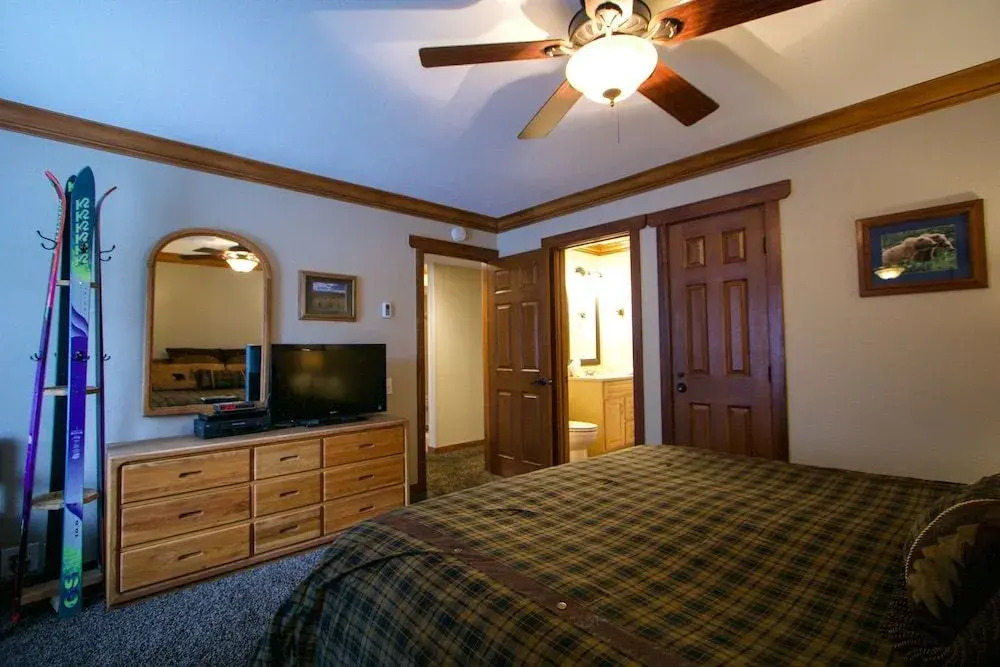 Horizons 4 168 Updated Upstairs Unit with Private Washer Dryer, Walk to Town, On Shuttle Route to Lodges by RedAwning