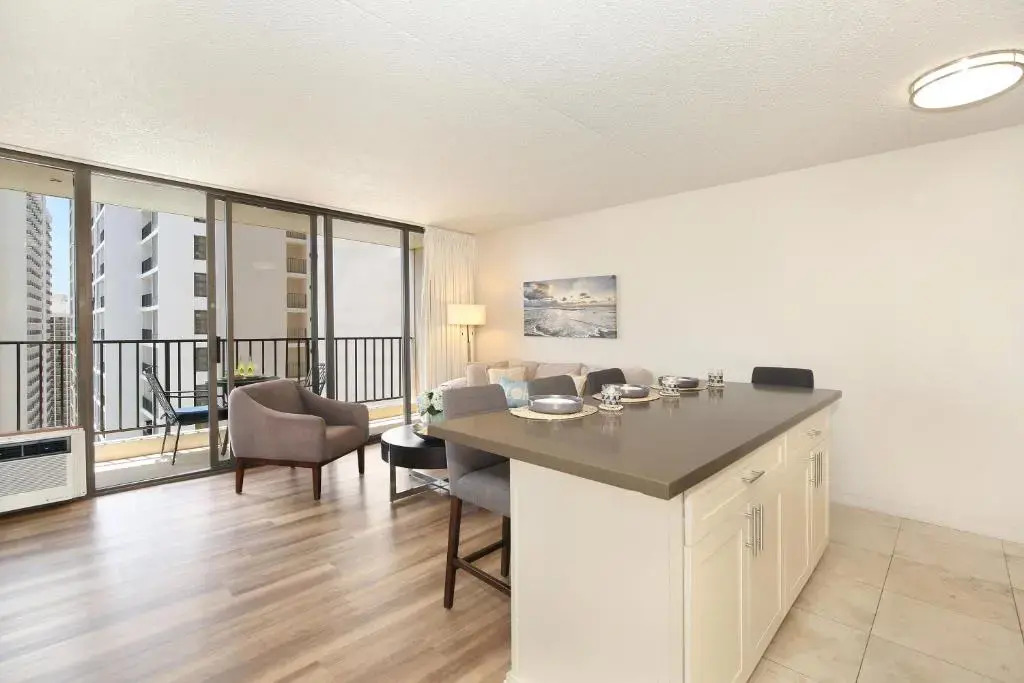 Waikiki Banyan #2608-T2