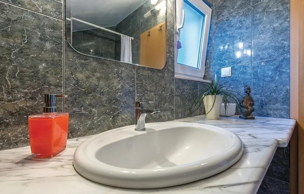 Beautiful Home in Vinisce With Wifi and 4 Bedrooms