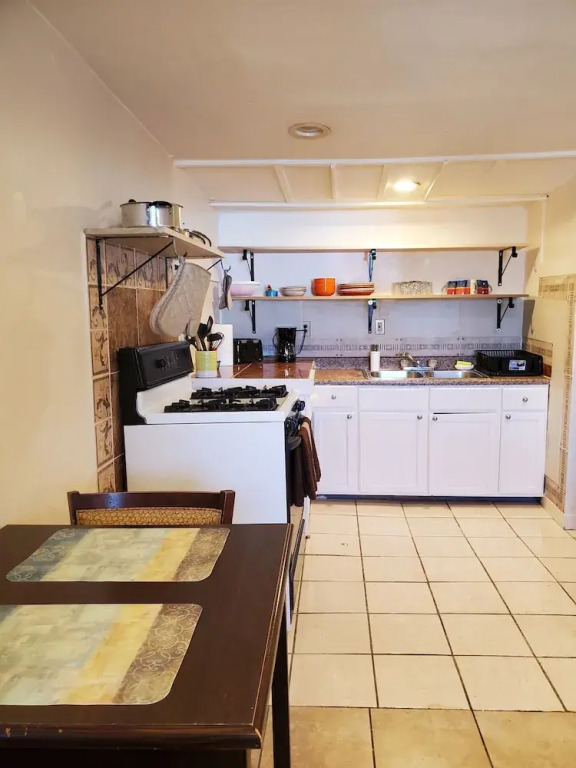 PineCrest Inn & Suites