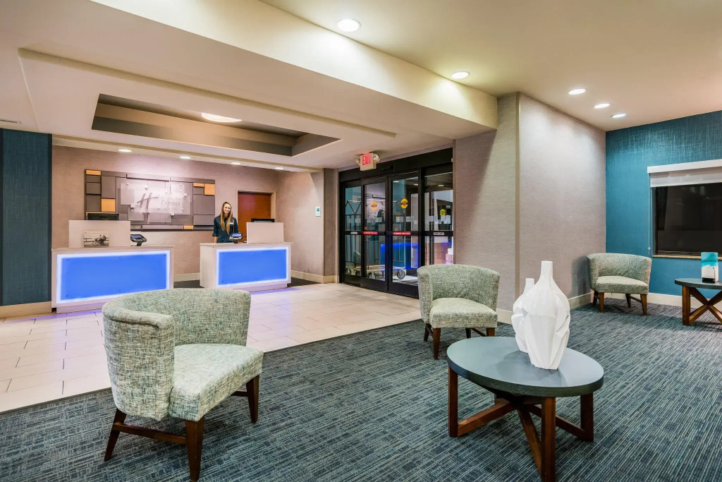 Holiday Inn Express & Suites Rocky Mount Smith Mountain Lake by IHG