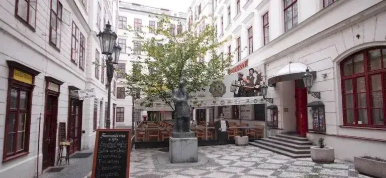 Jungmann Apartments