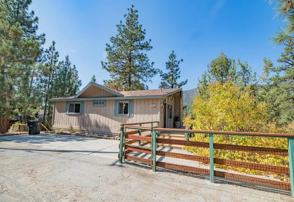 Lazy Bear Lodge - 3br/2ba/relaxing Forest Views/smart Tv/wifi/fenced Yard 3 Bedroom Home