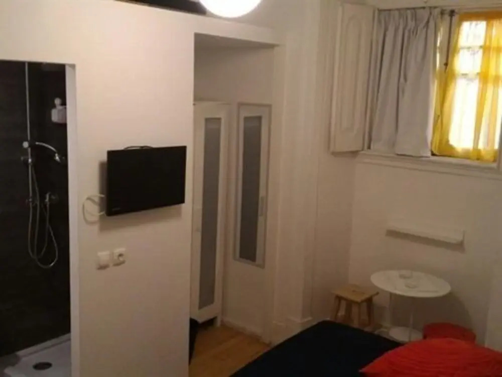 R & Freud Guest House