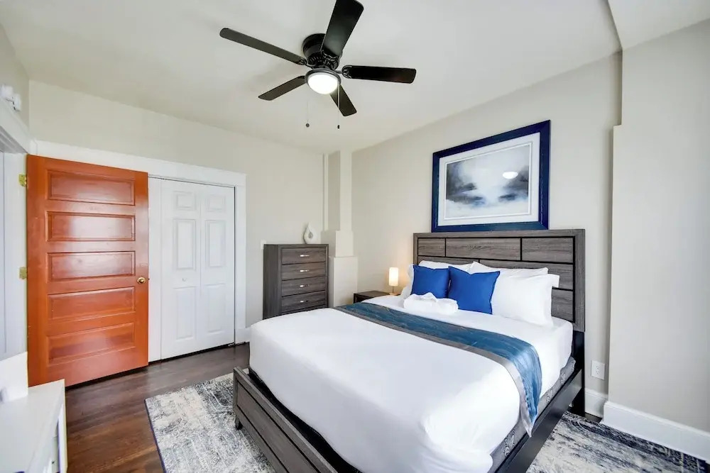 Modern Portsmouth Apartment: Walk to Norfolk Ferry