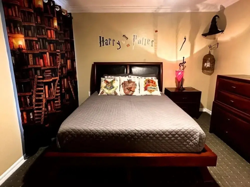 Wow! Themed Home 4 Bd Pool 12 Miles To Disney 4 Bedroom Villa by Redawning