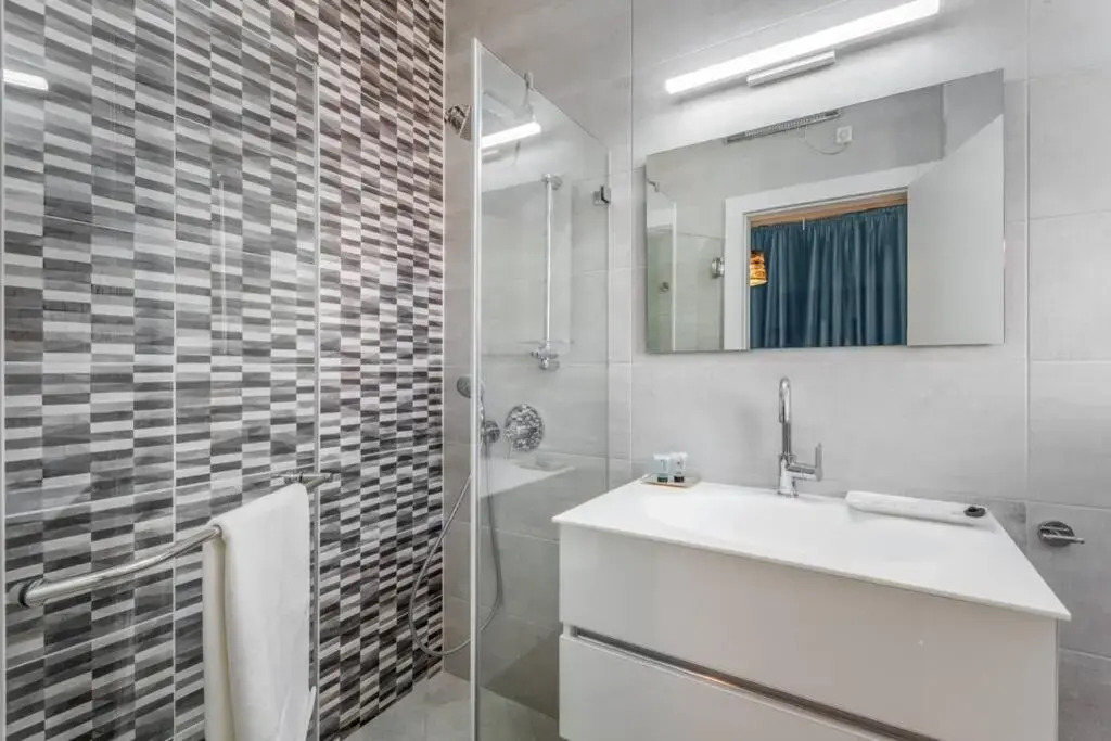 Kerem Hateimanim Area-3 BR with Balcony