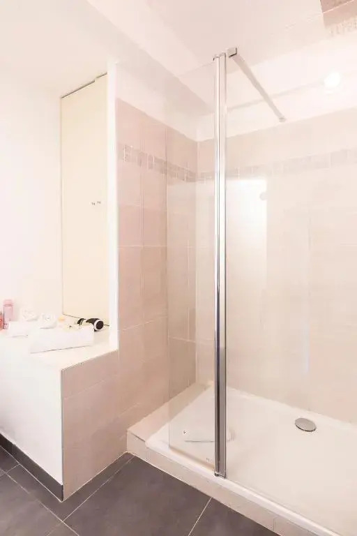 BNB RENTING Chez Dominique - 1 chbre 2-4pers Centre Antibes Migrainier