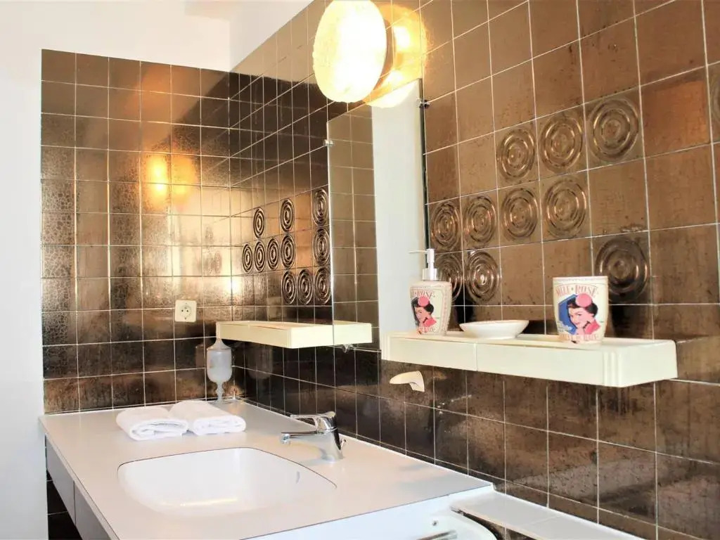 Appartement Villeneuve-Loubet, 1 pièce, 2 personnes - FR-1-252A-8