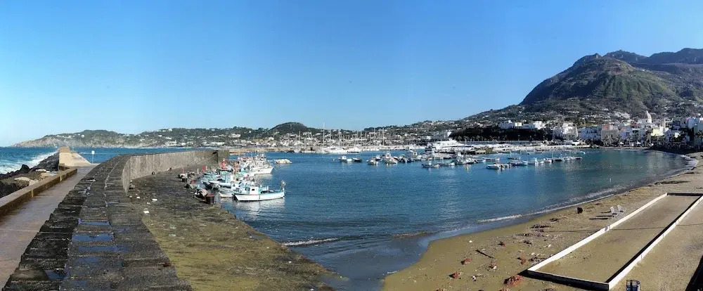 Captivating 2-bed Villa in Forio - Enjoy a Yacht