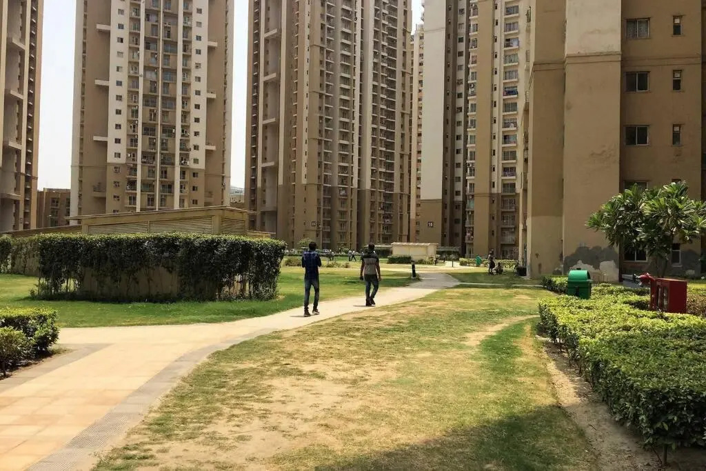Luxurious Entire Suites/Studio Apt nearDelhi Noida