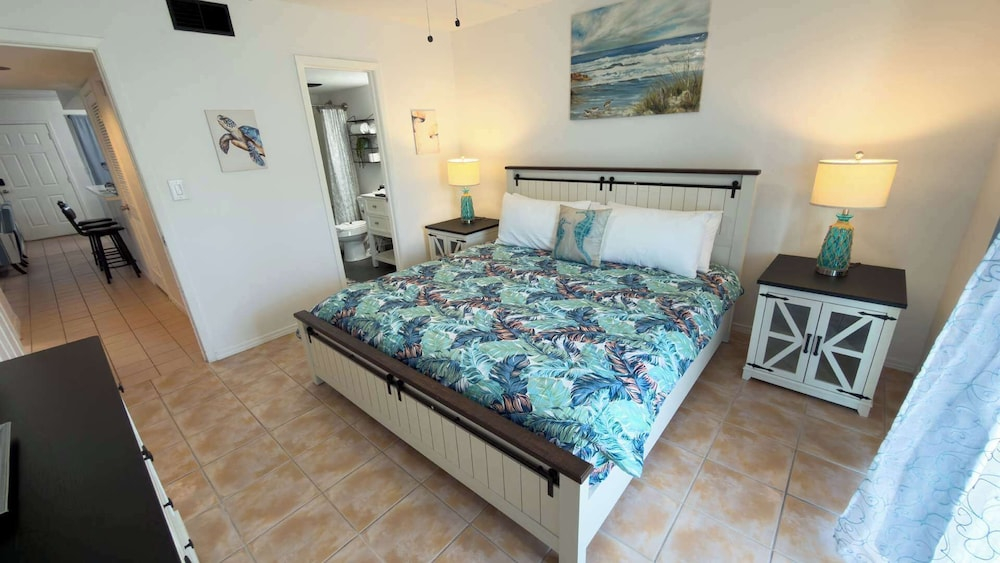 Walkable Location - 99 Steps to Beach - Pool