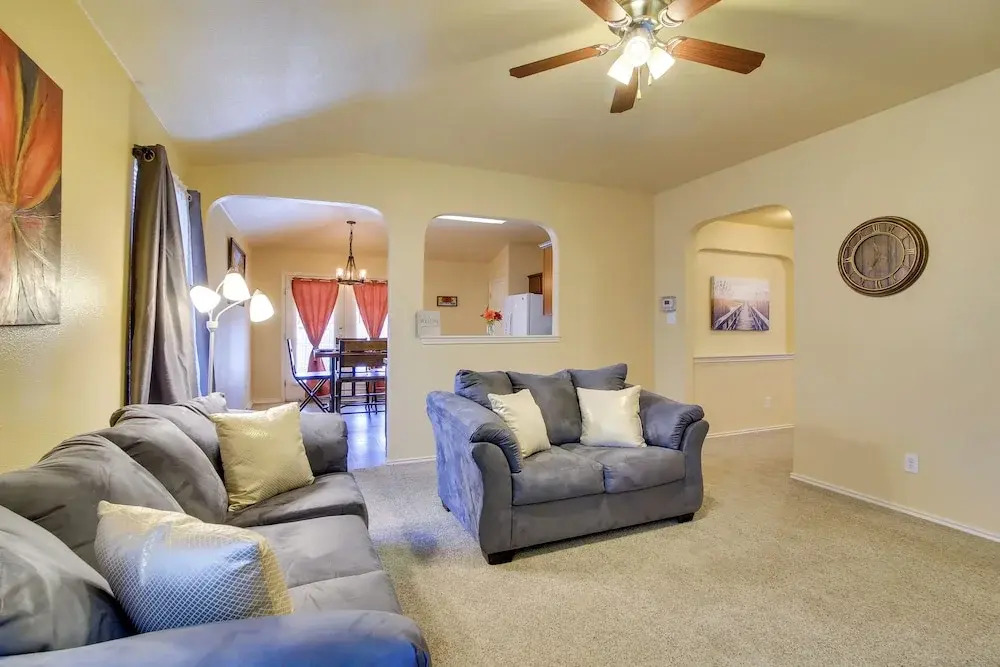 San Antonio Abode w/ Yard < 4 Mi to Lackland
