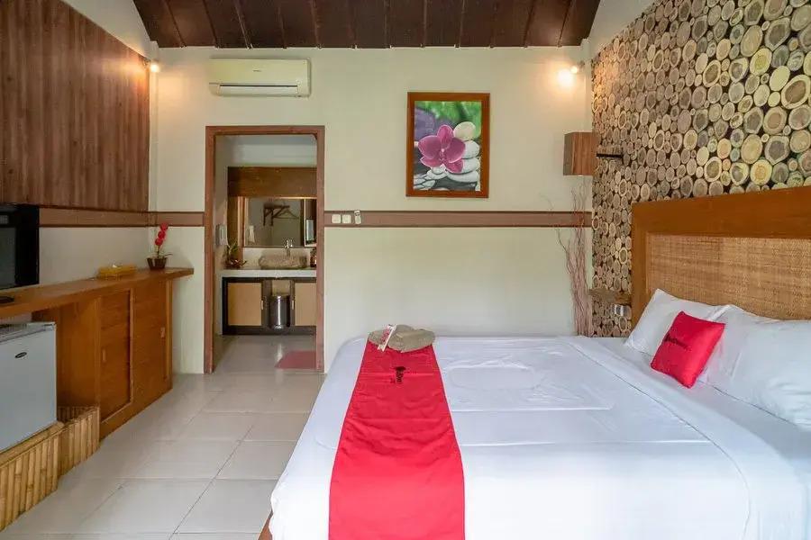 RedDoorz Plus @ Raya Senggigi Lombok