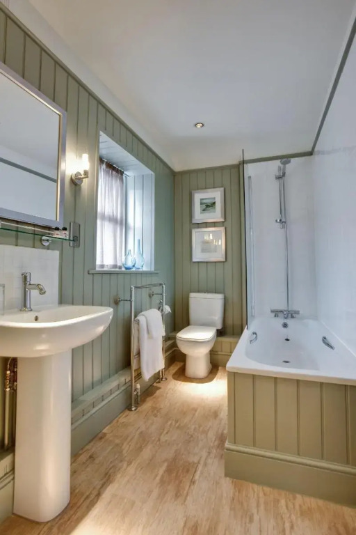 Anglesey Arms Hotel