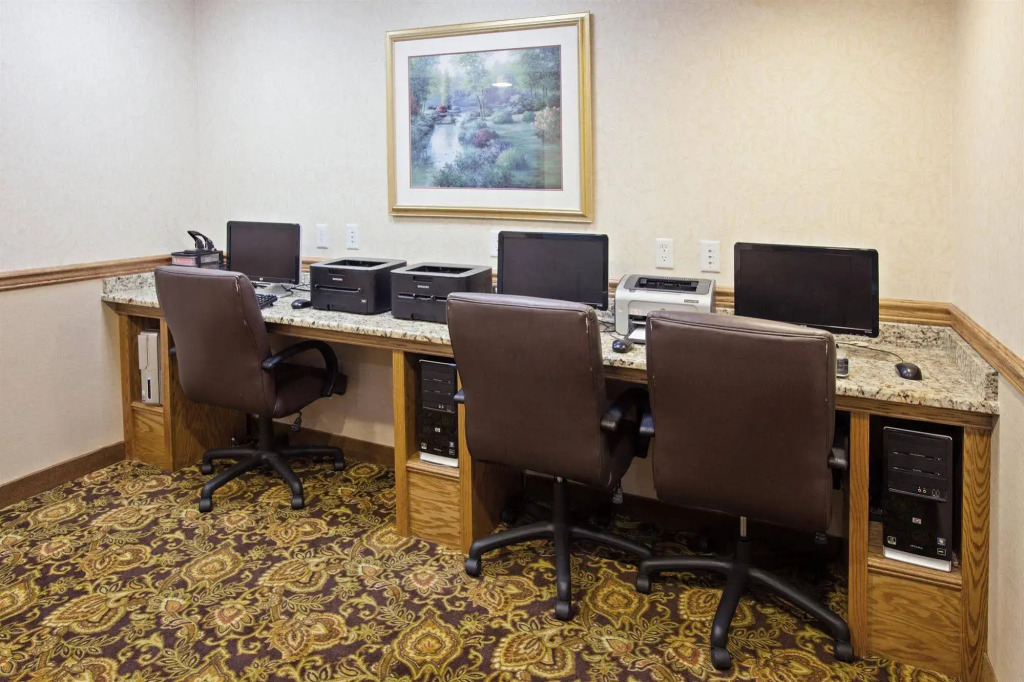 Country Inn & Suites by Radisson, Saginaw, MI