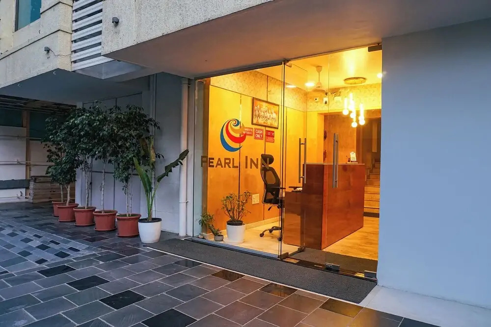 FabHotel Executive Pearl Inn - Nr. Twin tower