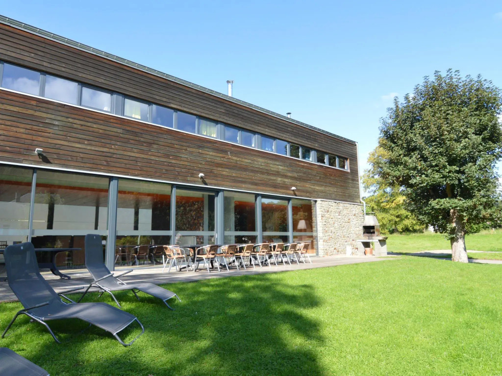 Modern Villa in Bevercé with Sauna