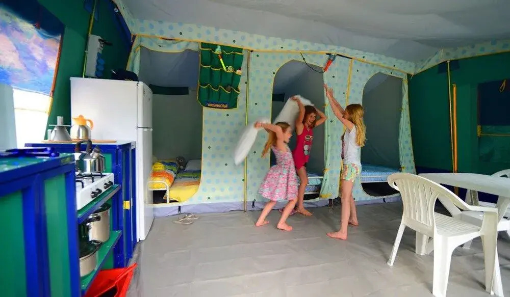 Camping Le Repaire - Tente Aménagée