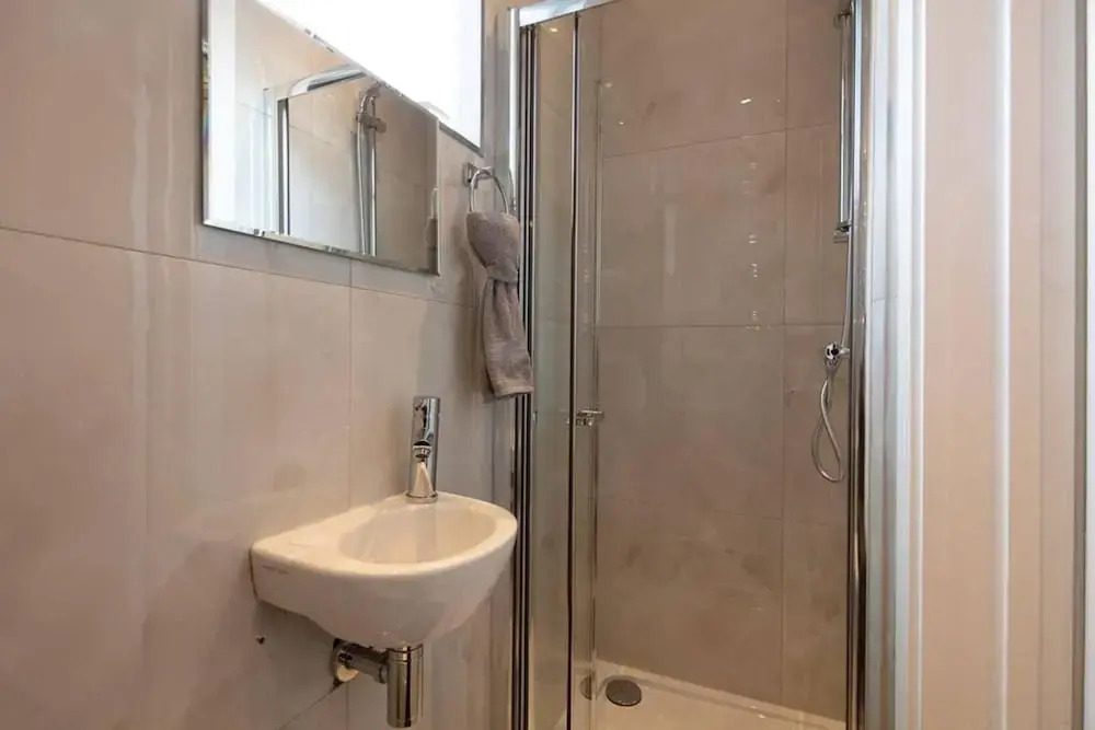 Cosy 1 Bed Duplex - Close to Metro - NW2