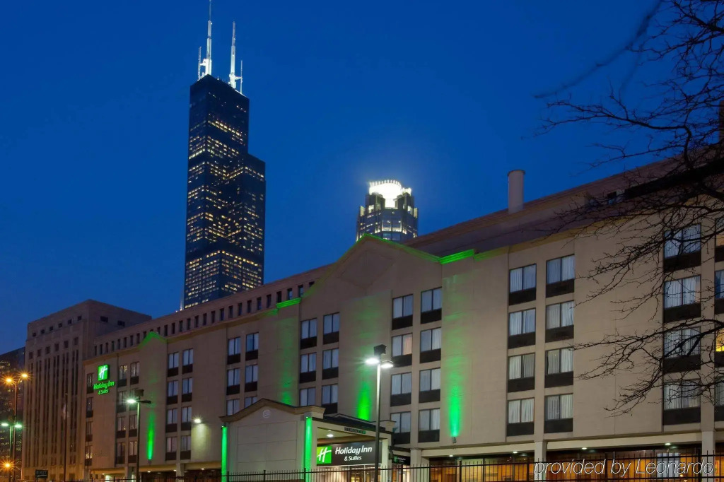 Holiday Inn & Suites Chicago-Downtown by IHG