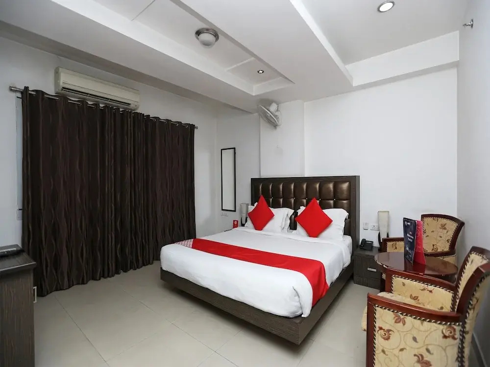 OYO 16004 Le Crescent