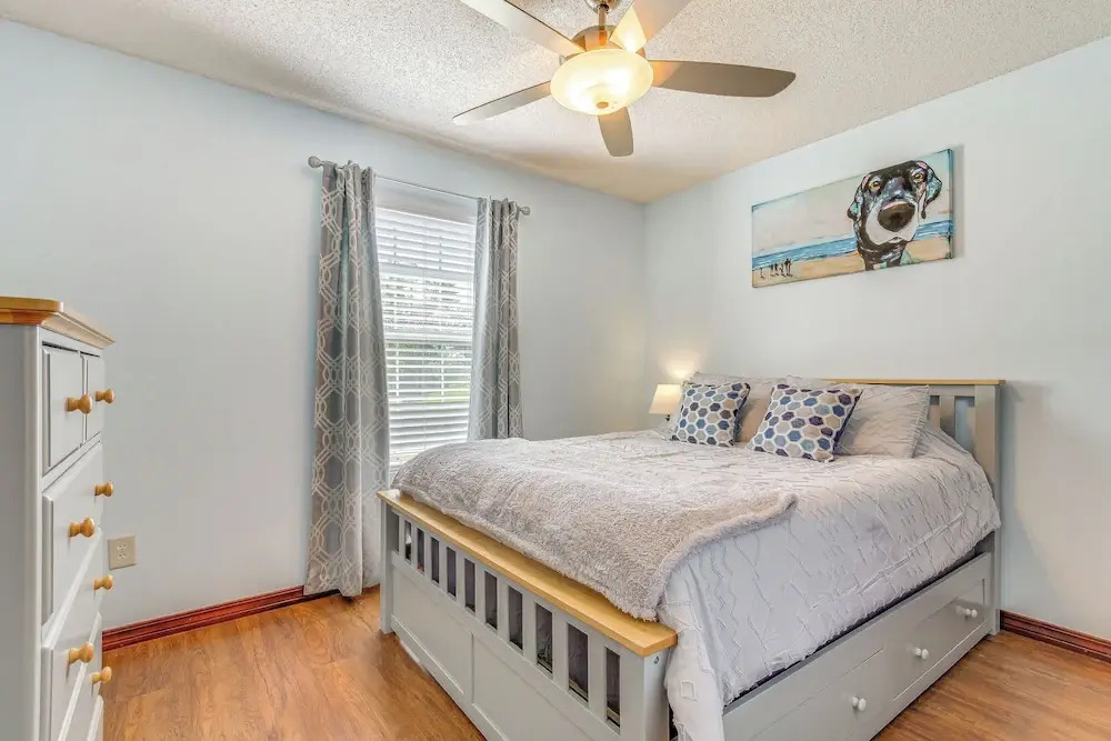 5 Mi to Navarre Beach: Home w/ Game Room & Yard