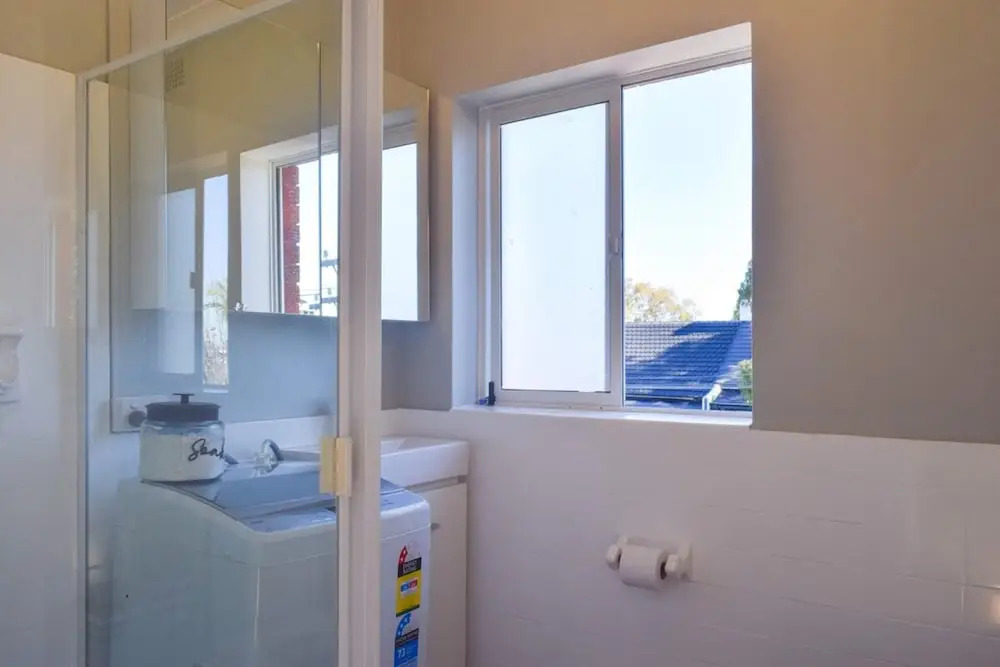 Sun-drenched 1 Bed Studio Apartment In Newtown