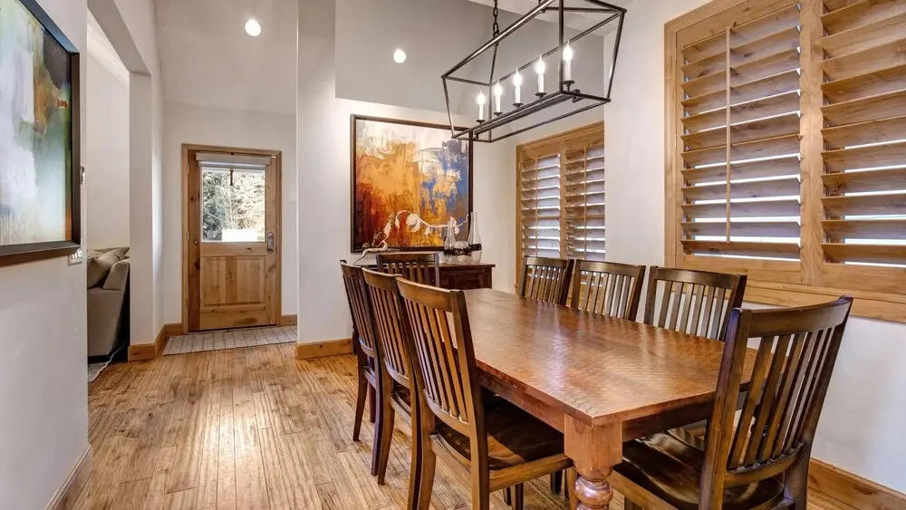 Town Lift Gem 4 Bedroom by RedAwning