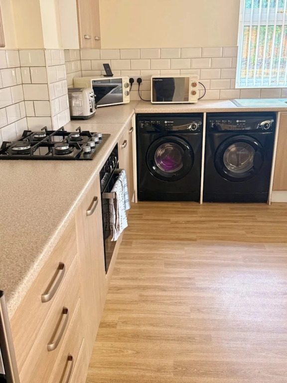 Spacious House Sleeps 10 -near Bikepark Wales -central -parking