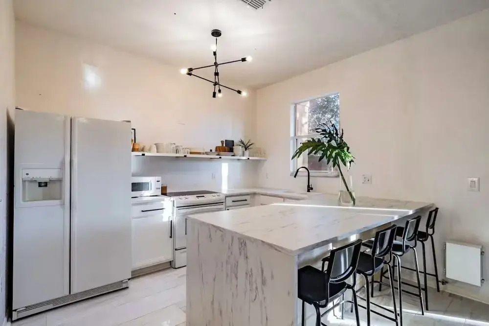 3BR Townhouse at Regal Palms: Pool & Disney Fun