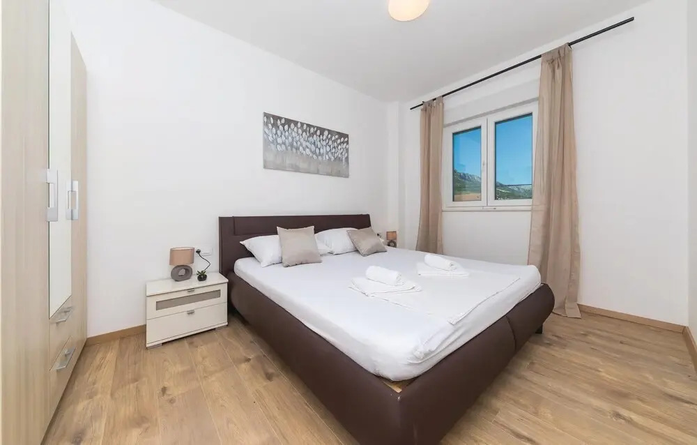 Nice Home in Kastel Luksic With 5 Bedrooms, Wifi and Outdoor Swimming Pool