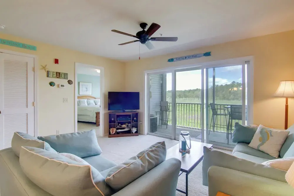 Pool & Bay Access: Serene Ocean View Oasis
