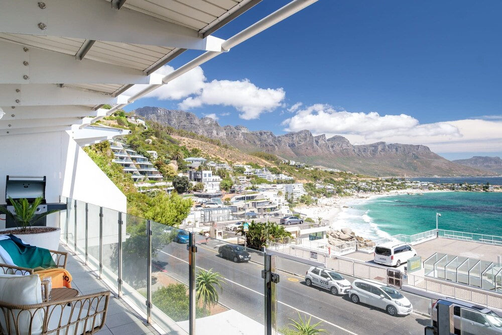 Chic Apartment w Amazing Views Dunmore Luxe