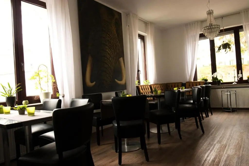 Lazarus Hotel & Restaurant