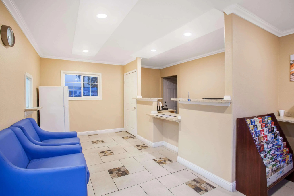 Travelodge by Wyndham Fresno Yosemite Area