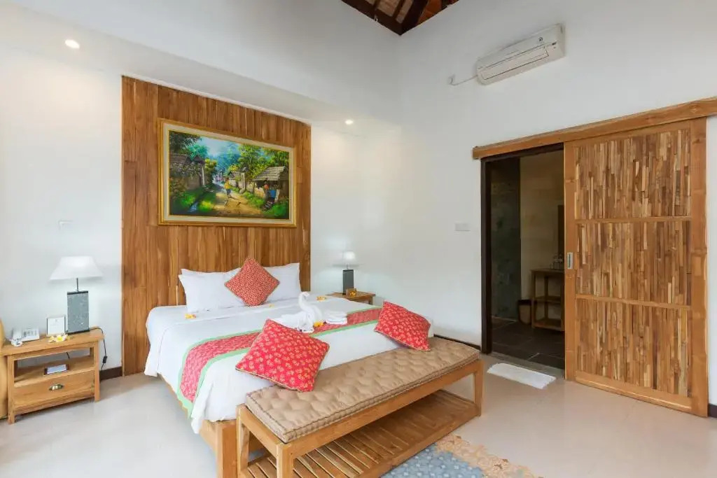 Полулюкс с видом на бассейн в Meruhdani Boutique Hotel Ubud