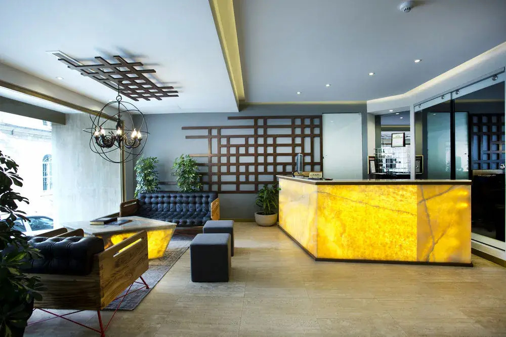 Tan Hotel