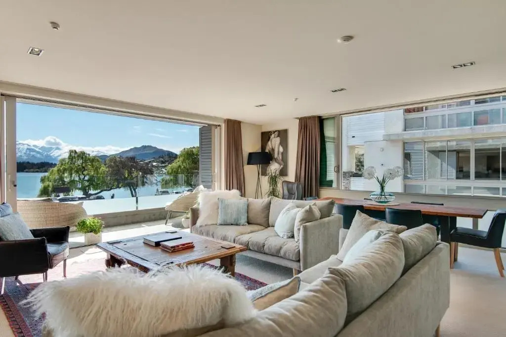 Apartment On Ardmore - Sleeps 4 - Central Location - Lake Views