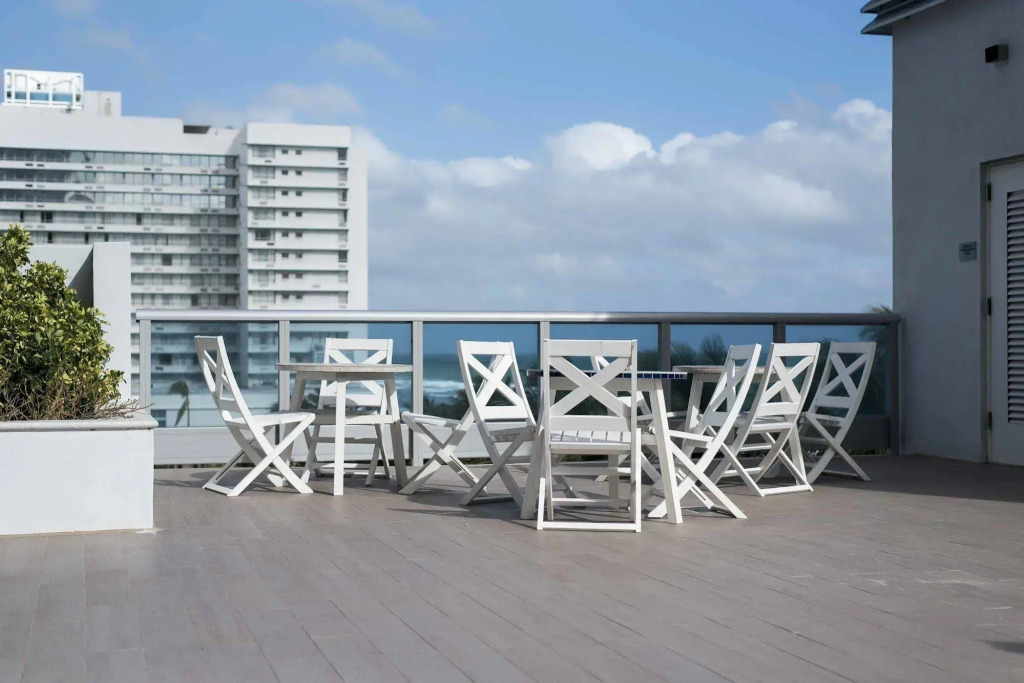 Dharma Home Suites Miami Beach at Monte Carlo